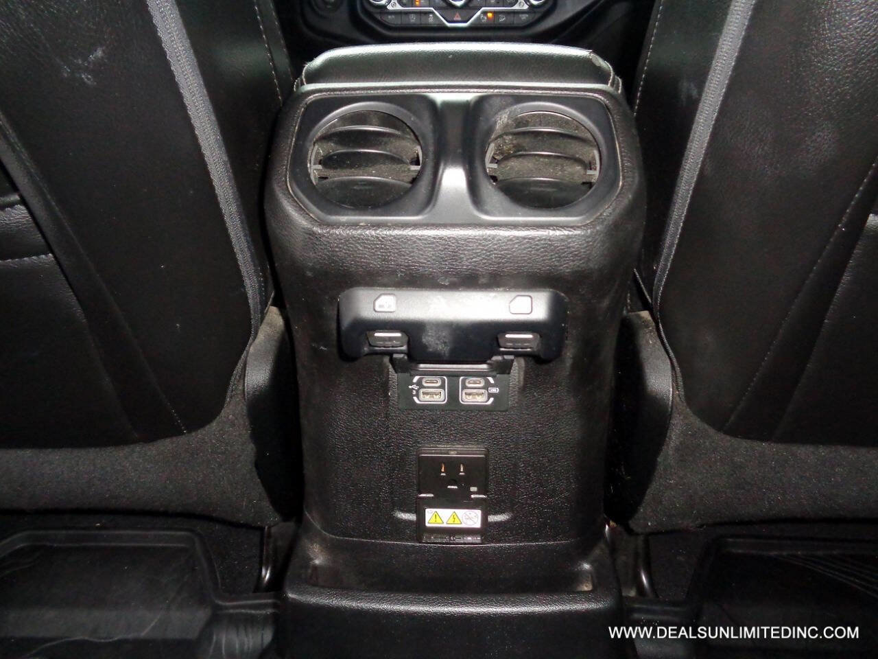 Used 2018 Jeep Wrangler Unlimited Sahara image 15