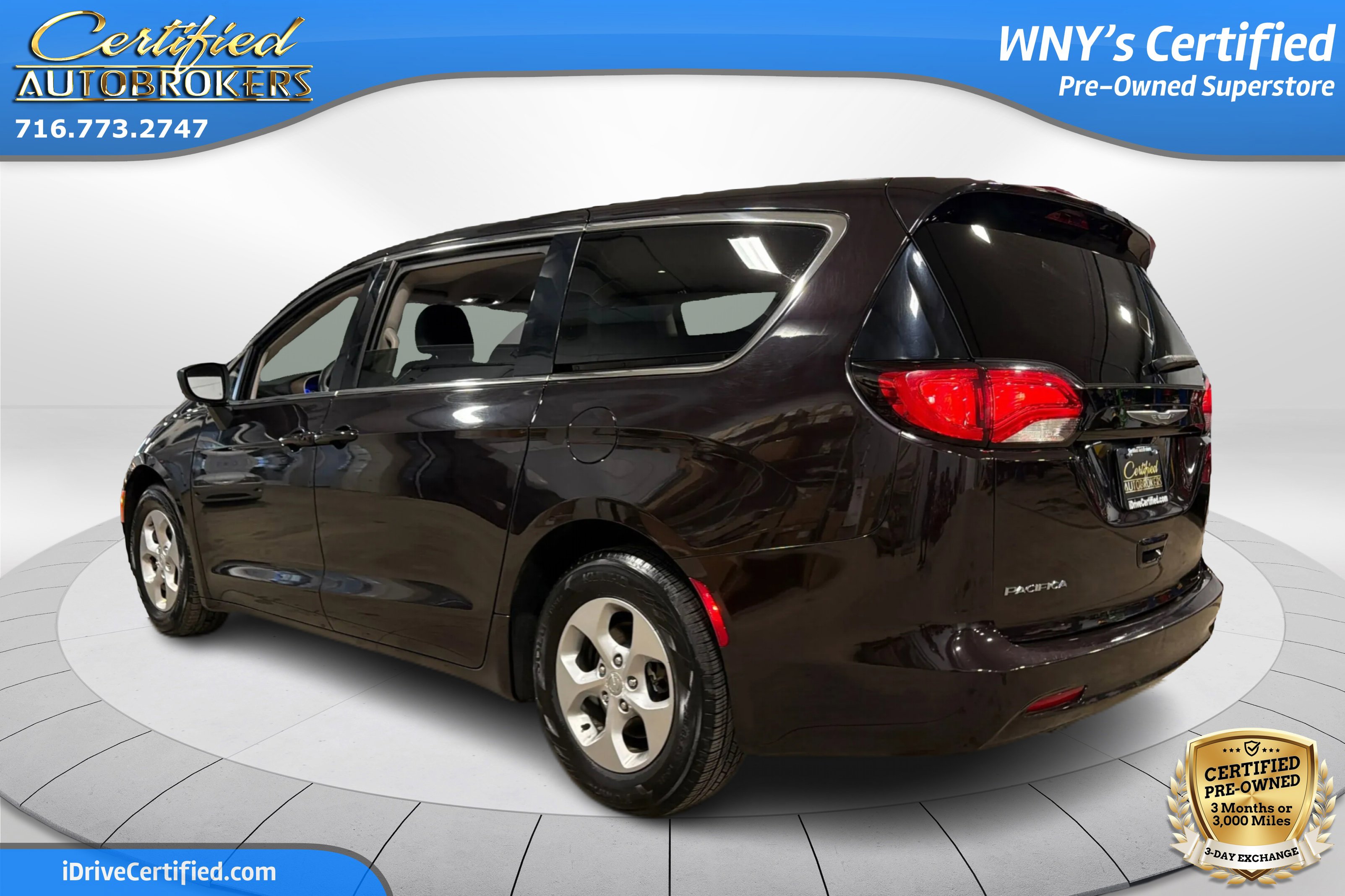 Used 2017 Chrysler Pacifica LX w/ Tire & Wheel Group FWD image 8