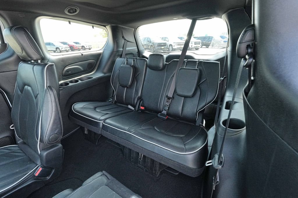 Used 2025 Chrysler Pacifica Limited FWD image 20
