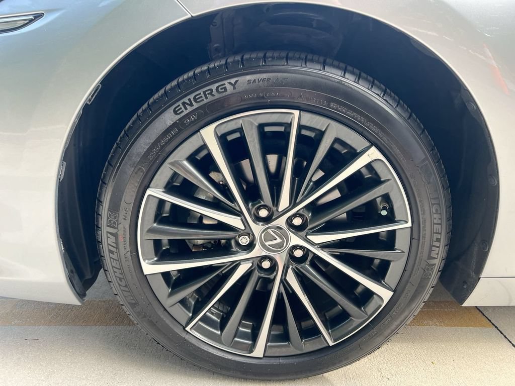 Certified 2024 Lexus ES 250 w/ Premium Package AWD/4WD image 9