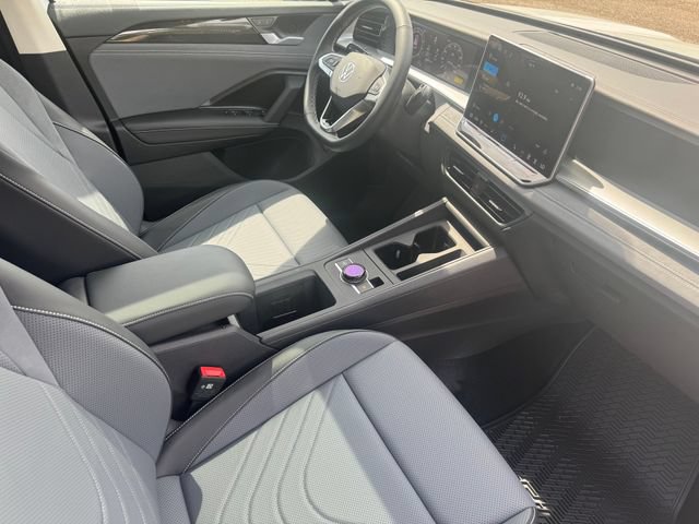 New 2026 Volkswagen Tiguan SE FWD image 12