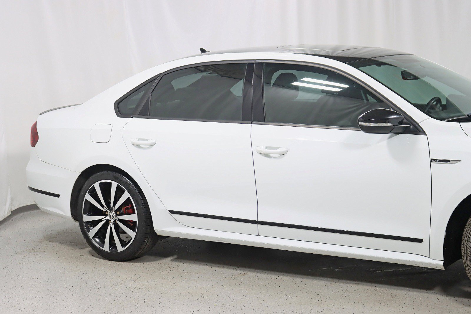 Used 2018 Volkswagen Passat 3.6 FWD image 3