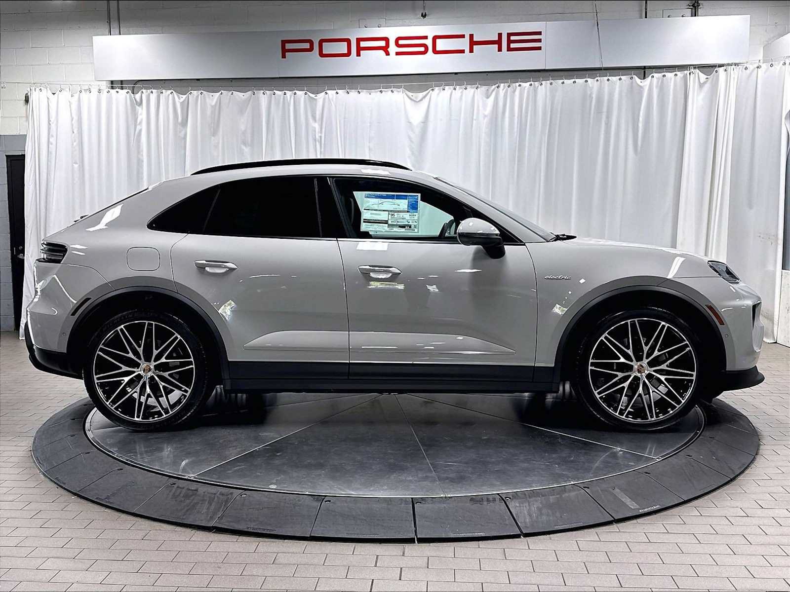 New 2026 Porsche Macan 4 Electric AWD/4WD image 8