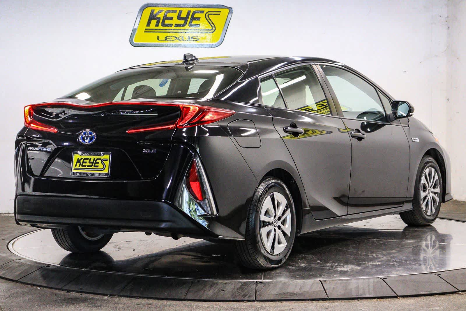 Used 2021 Toyota Prius Prime XLE FWD image 4