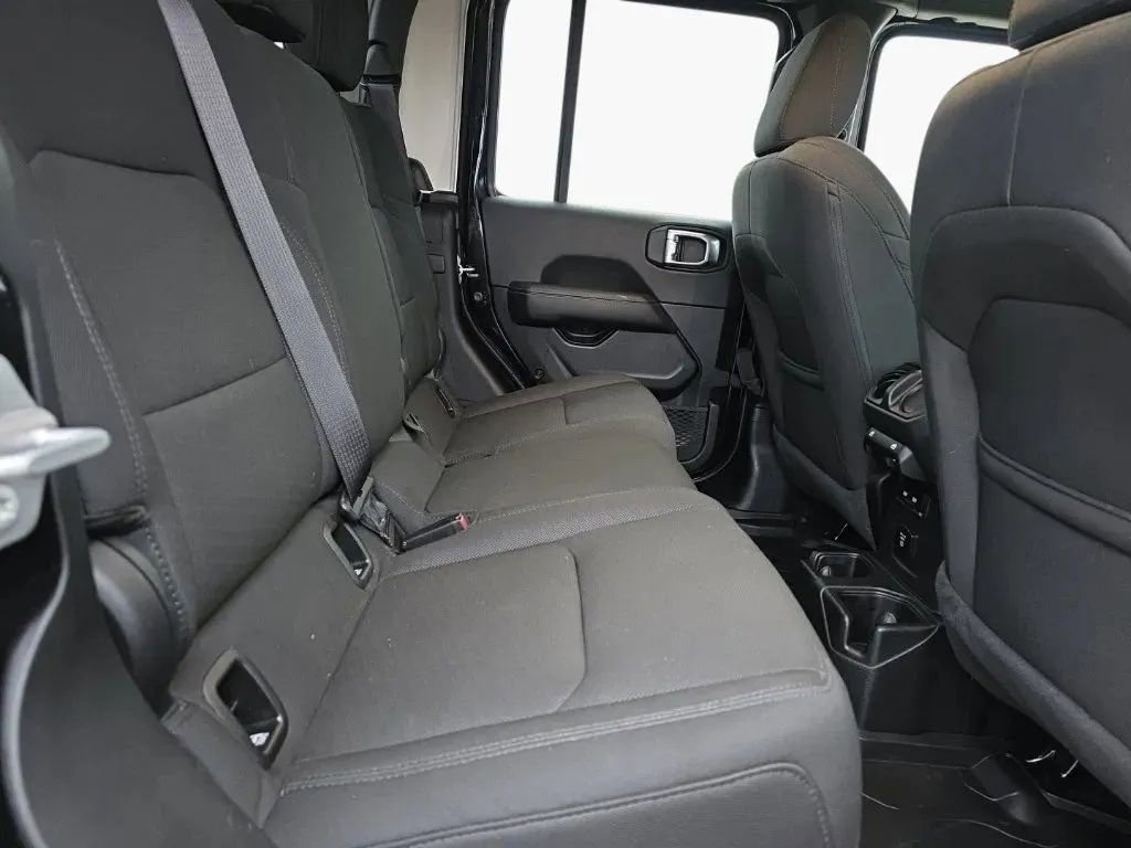 Used 2023 Jeep Gladiator Overland image 18