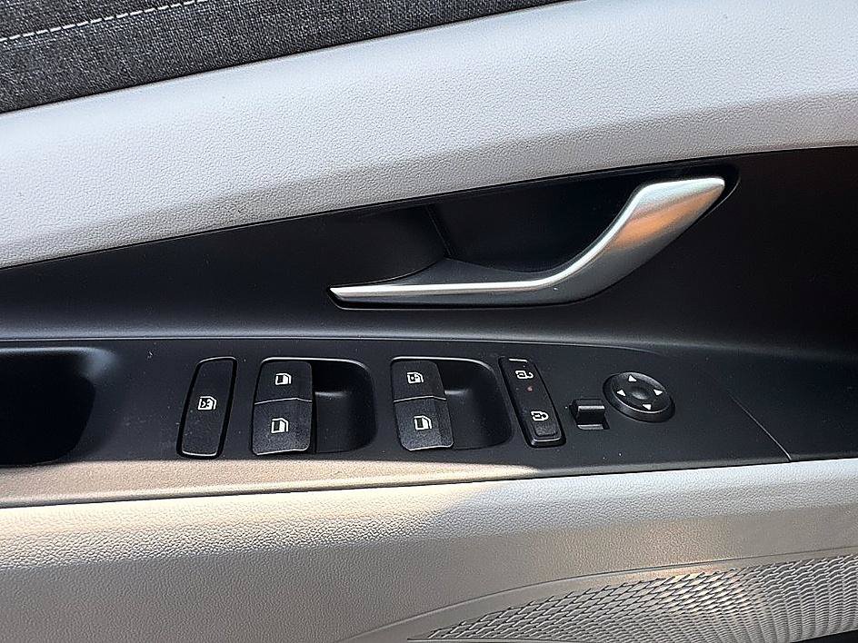 New 2026 Hyundai Elantra Limited FWD image 15