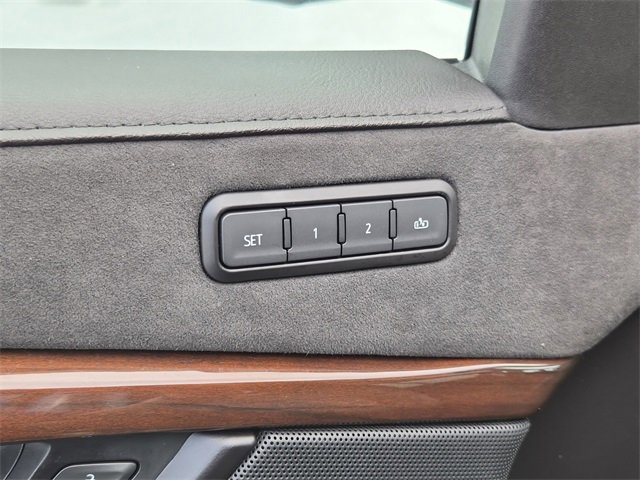 Used 2020 Cadillac Escalade ESV Premium Luxury image 25