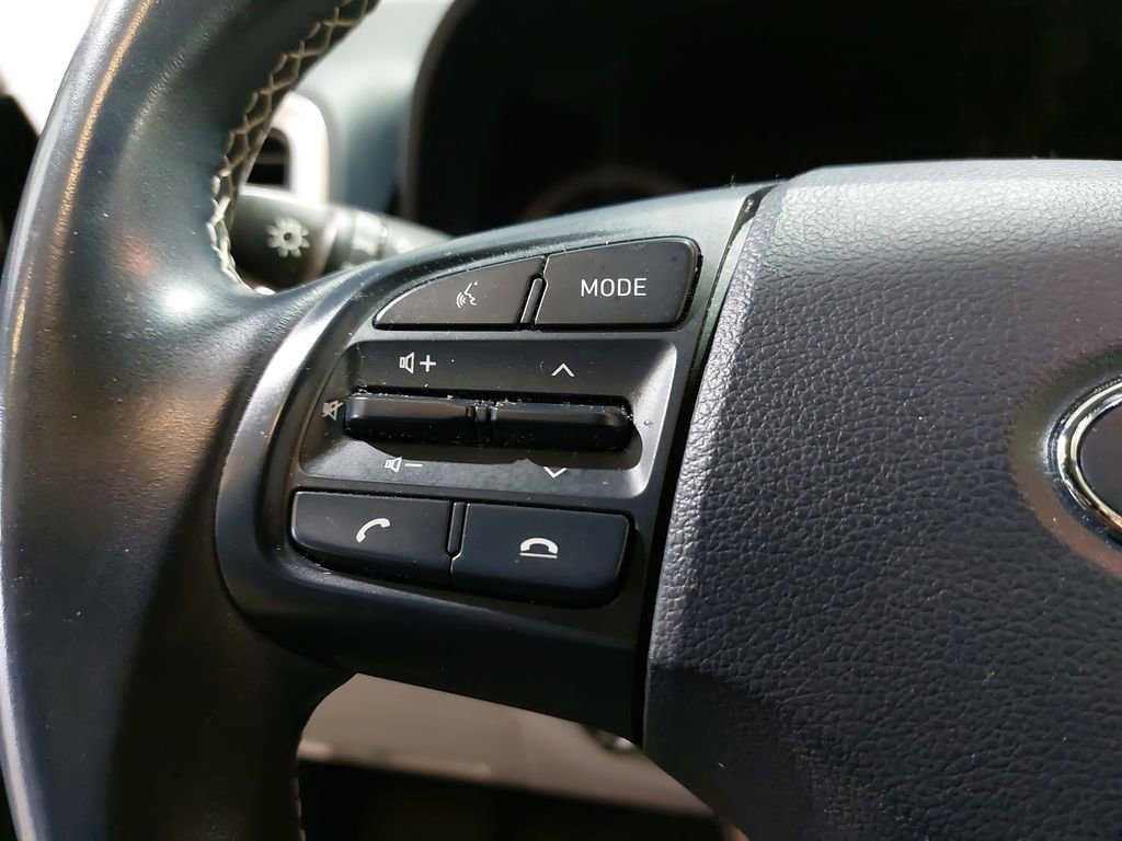 Used 2022 Hyundai Venue Limited FWD image 16