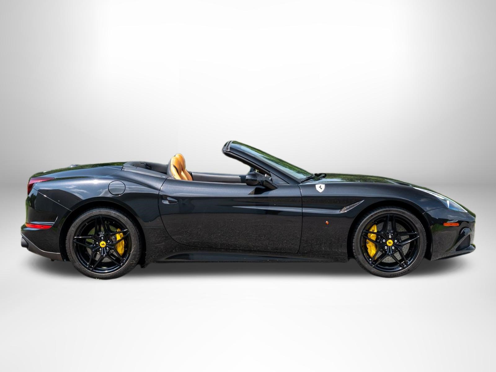 Used 2018 Ferrari California T RWD image 7