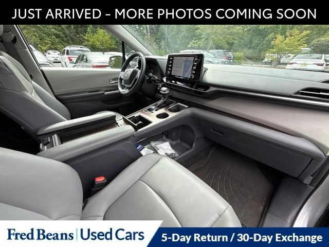 Used 2022 Toyota Sienna XLE w/ XLE Plus Package FWD image 13