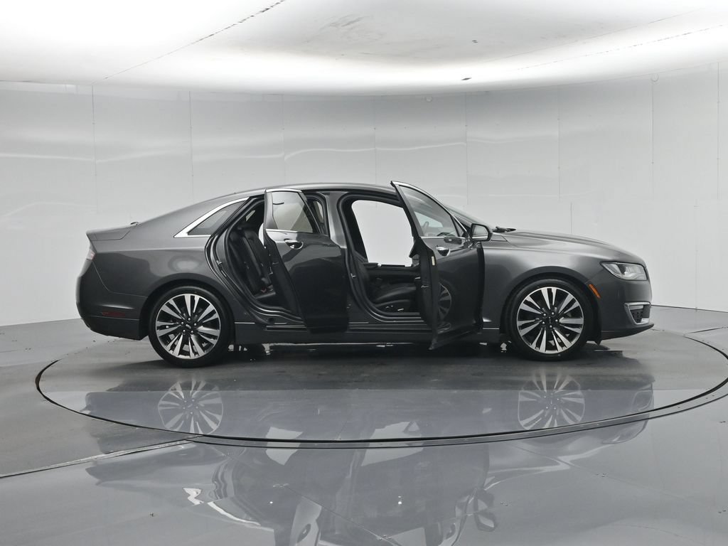 Used 2017 Lincoln MKZ Reserve FWD image 4