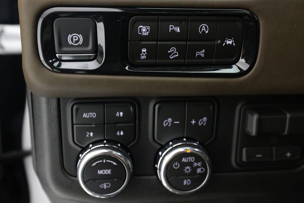 Used 2026 GMC Yukon Denali Ultimate AWD/4WD image 25