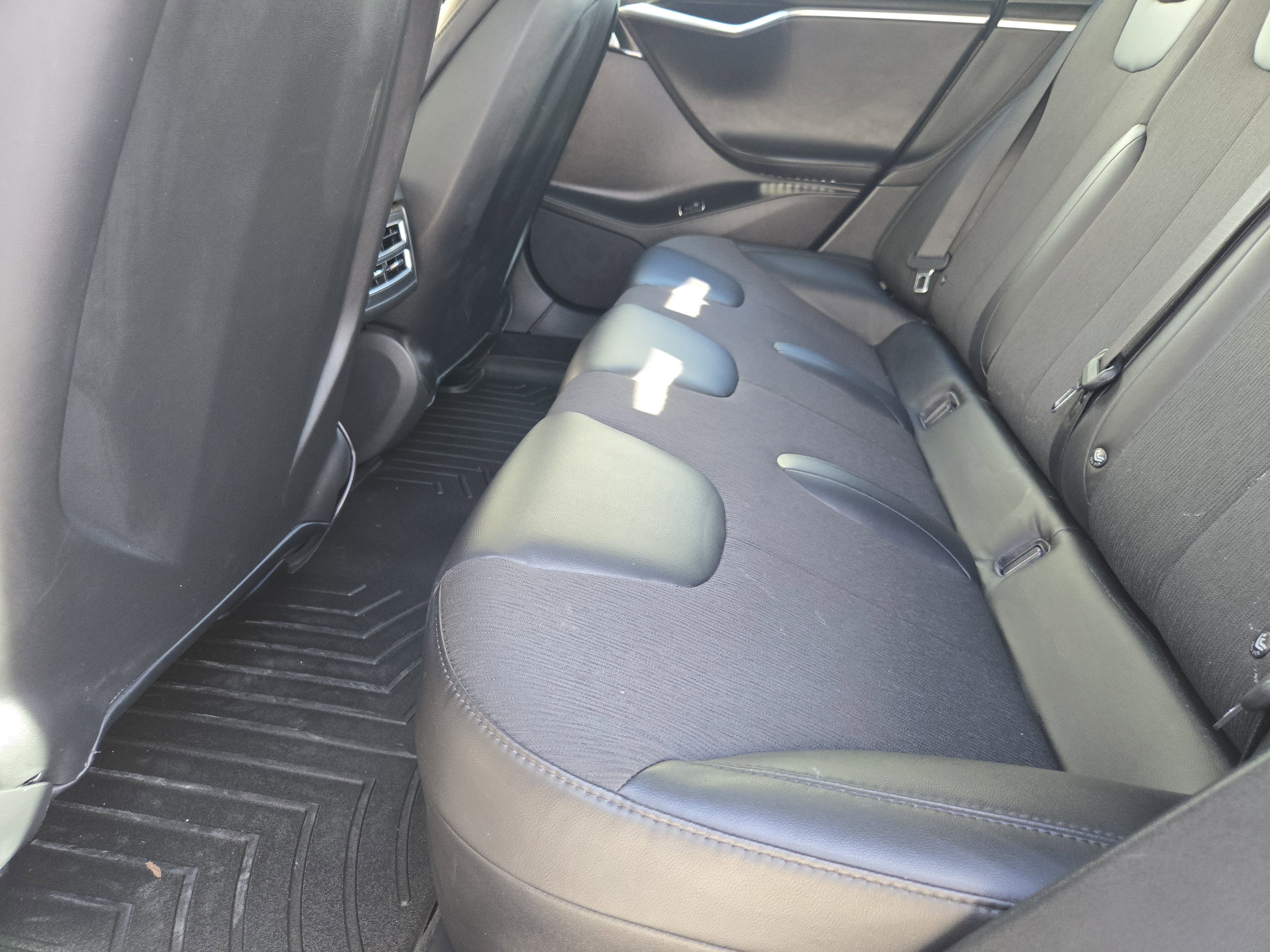 Used 2016 Tesla Model S 70 image 31