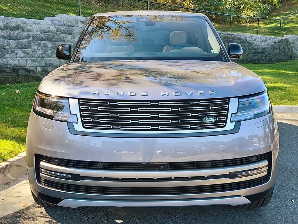 Used 2025 Land Rover Range Rover Long Wheelbase SE AWD/4WD image 8