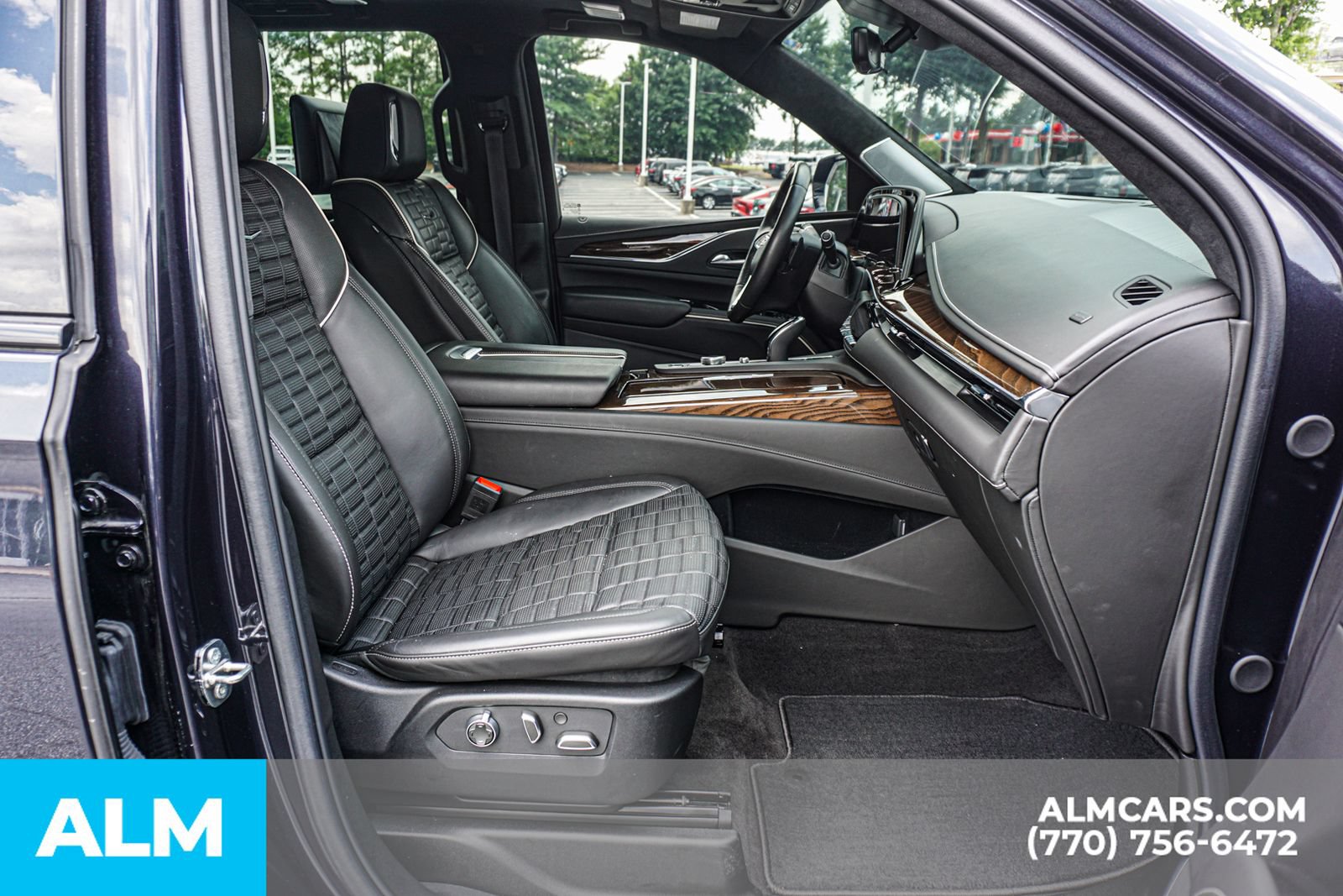 Used 2023 Cadillac Escalade Sport Platinum w/ LPO, ONYX Package AWD/4WD image 23
