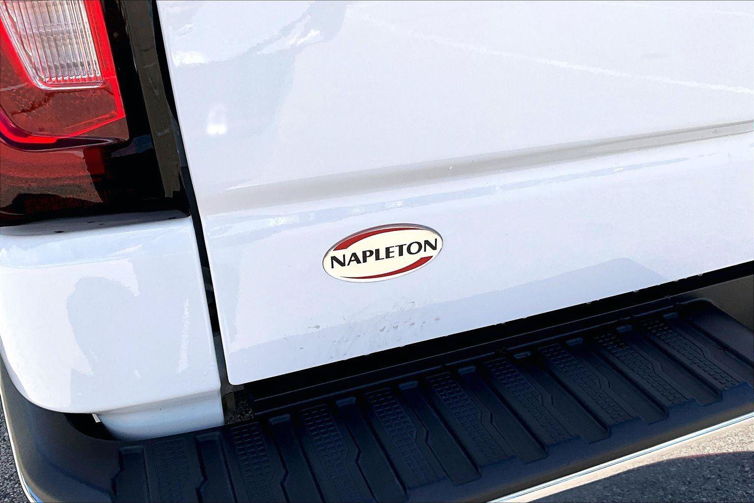 Used 2024 GMC Sierra 1500 SLT AWD/4WD image 9