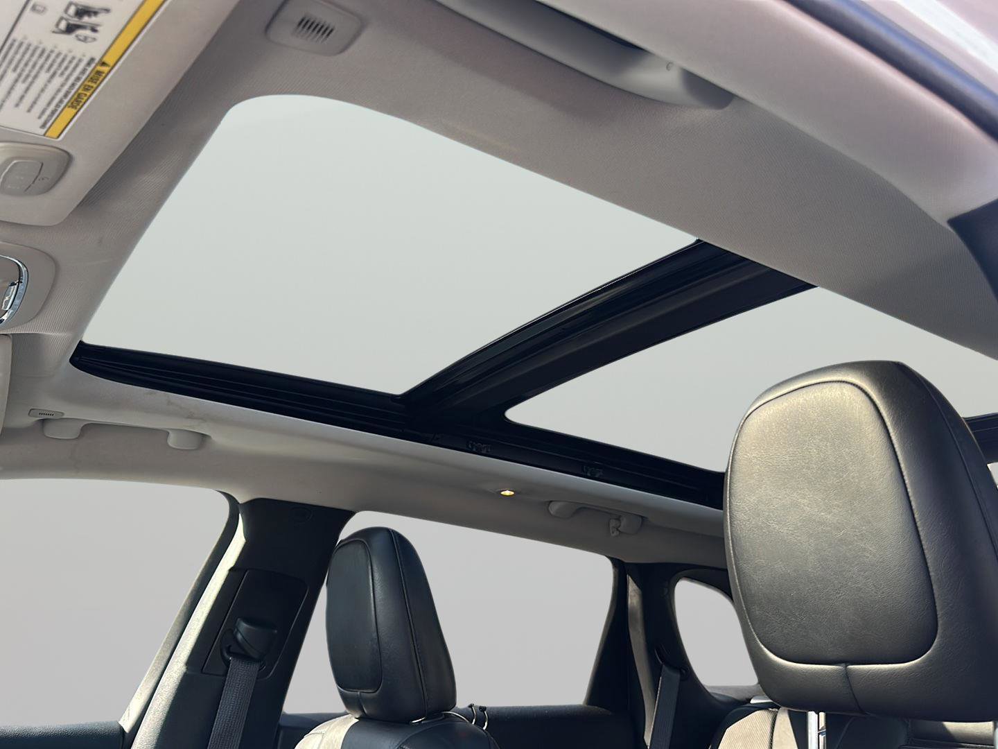 Used 2019 Jeep Cherokee Limited w/ Luxury Group image 26