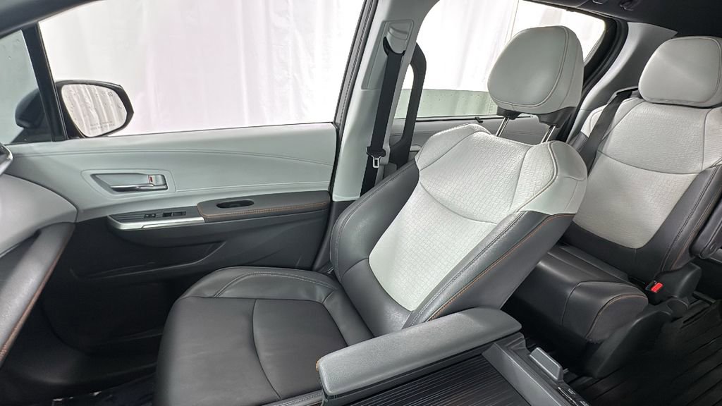 Used 2023 Toyota Sienna XSE image 13