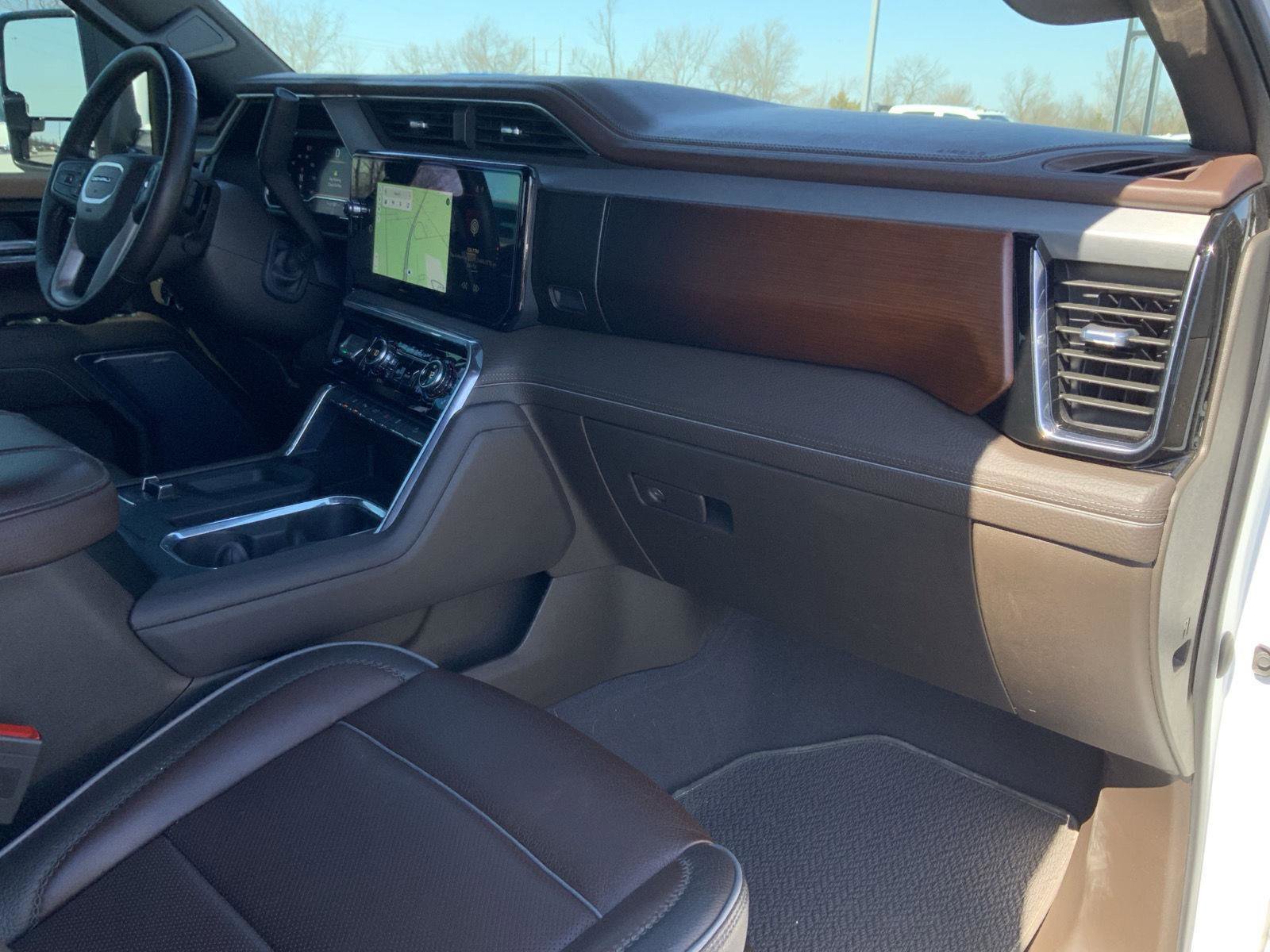 Used 2024 GMC Sierra 3500 Denali image 69