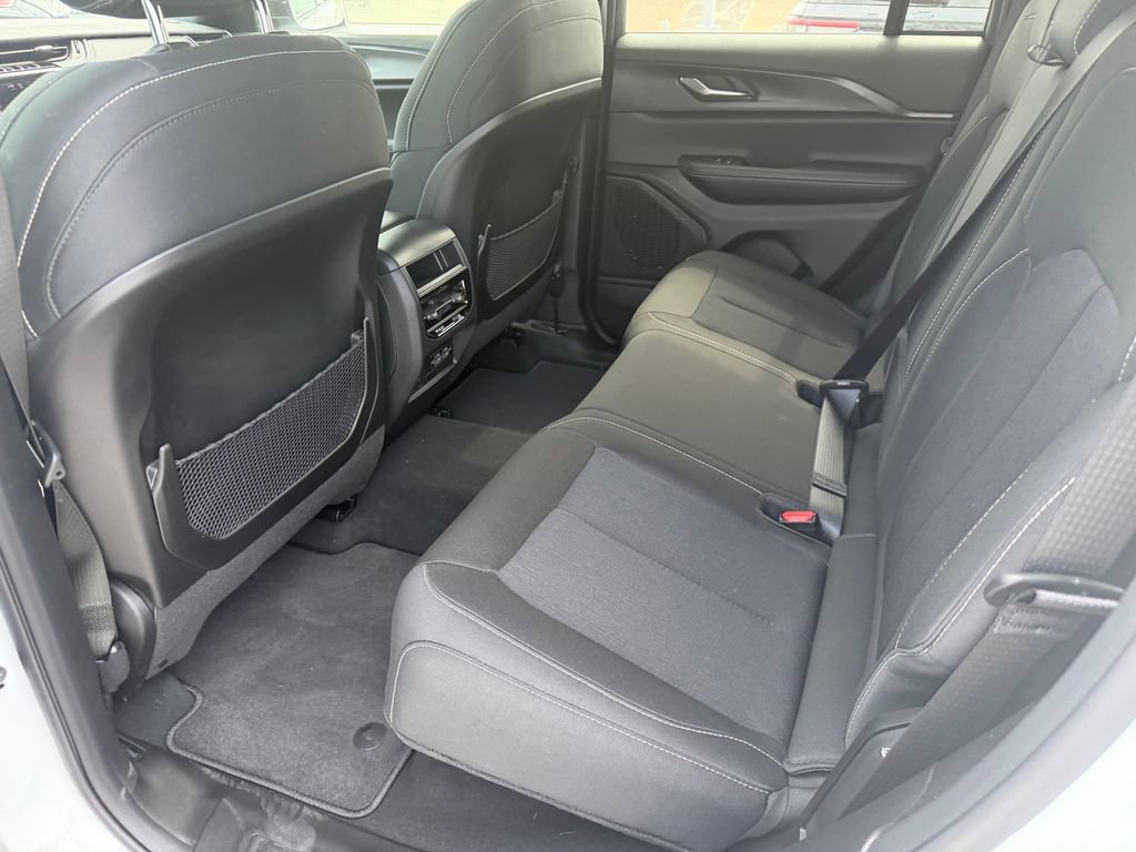 New 2026 Jeep Grand Cherokee Laredo X RWD image 10