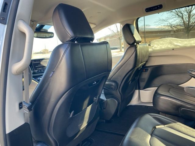 Certified 2023 Chrysler Pacifica Touring-L image 25