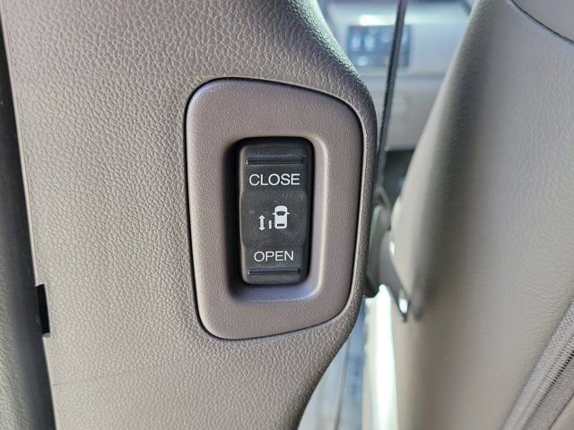 Used 2016 Honda Odyssey EX-L image 12