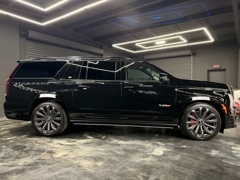 Used 2026 Cadillac Escalade ESV V AWD/4WD image 4