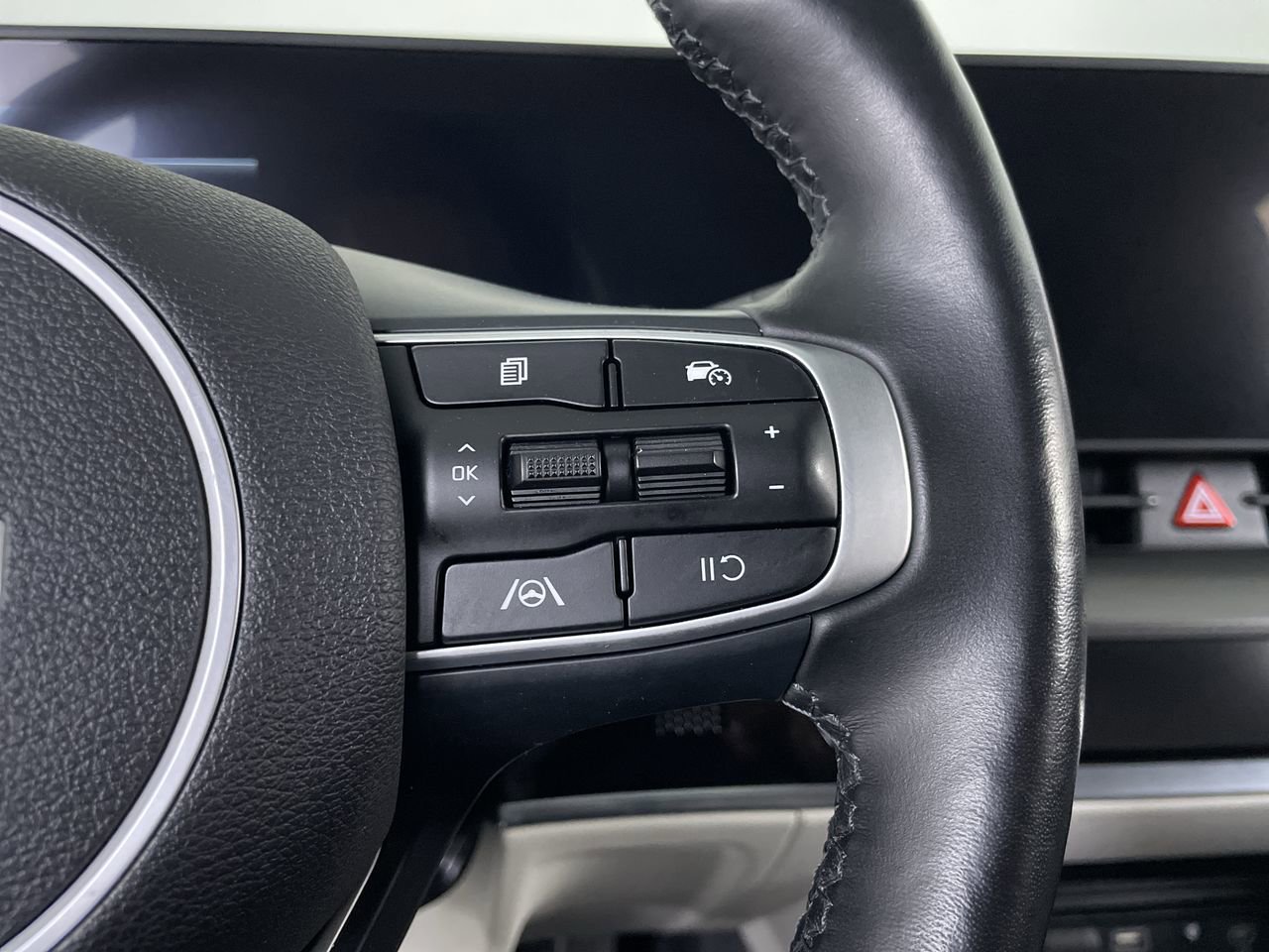 Used 2023 Kia Sportage EX AWD/4WD image 28