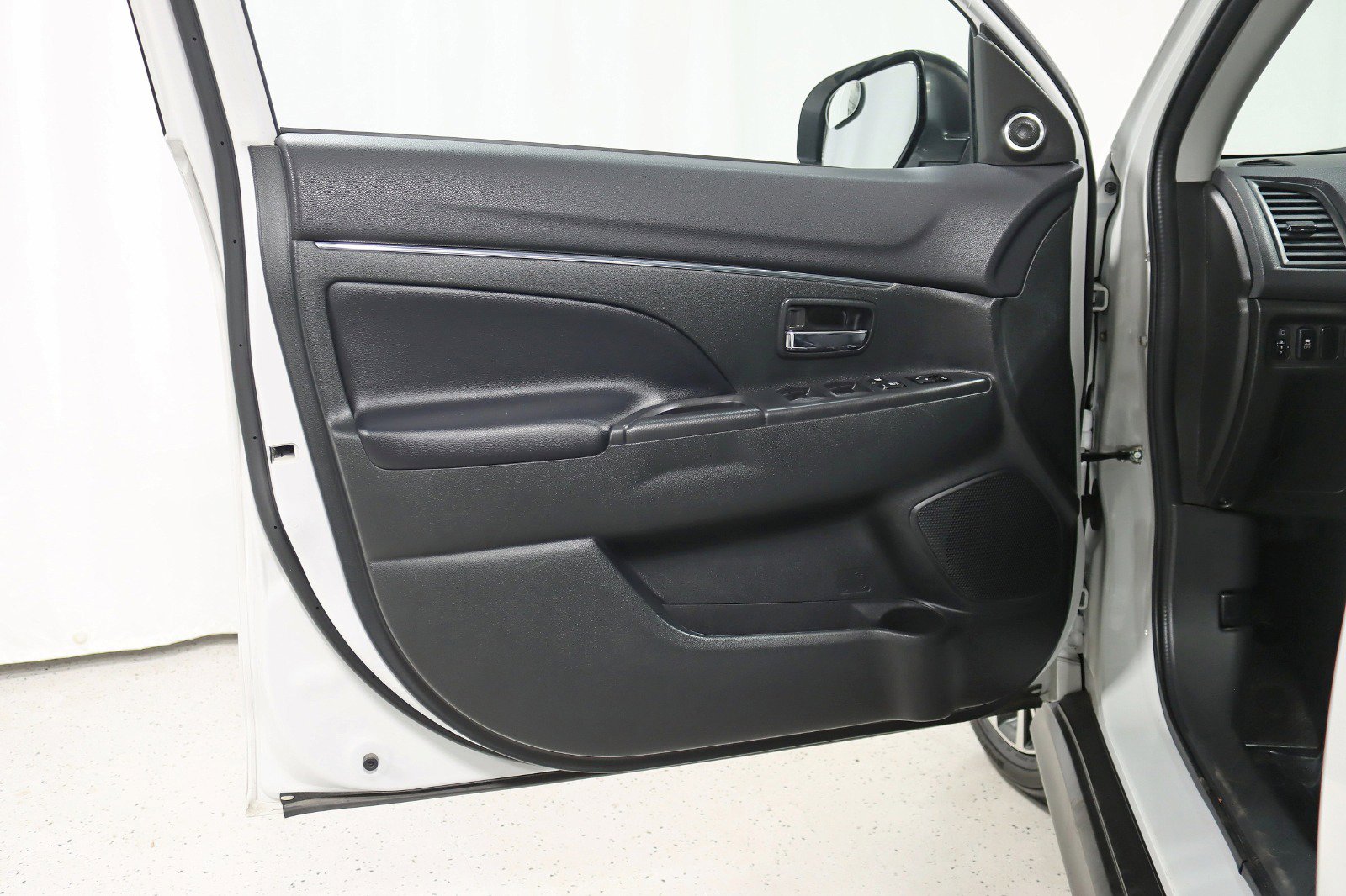 Used 2016 Mitsubishi Outlander Sport GT image 28