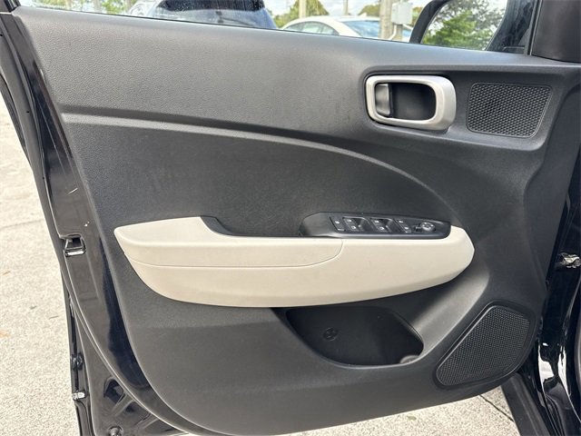 Used 2020 Hyundai Venue SEL image 13