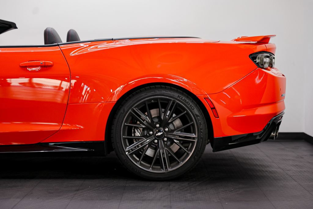Used 2019 Chevrolet Camaro ZL1 RWD image 17