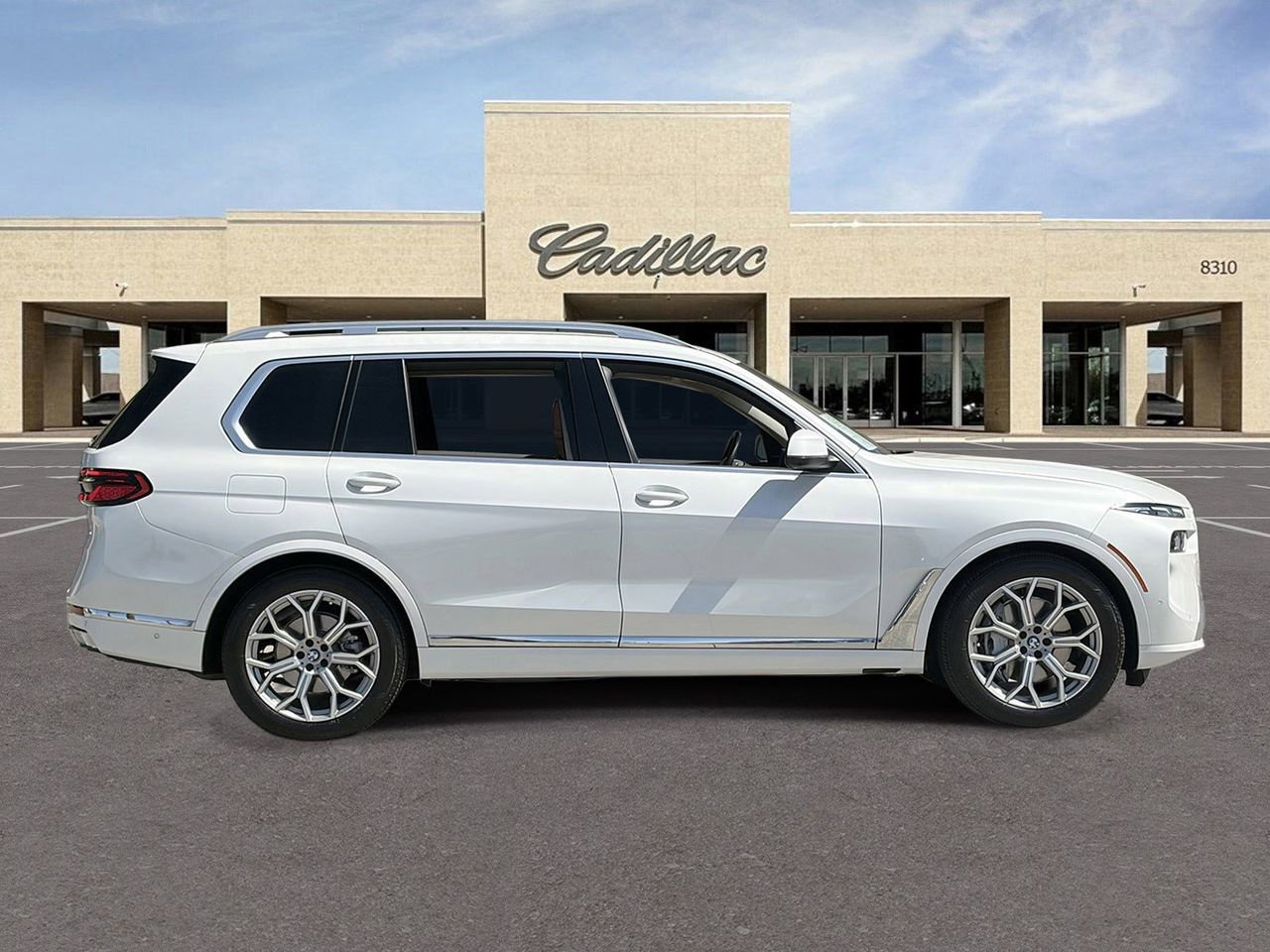 Used 2024 BMW X7 xDrive40i w/ Premium Package AWD/4WD image 4