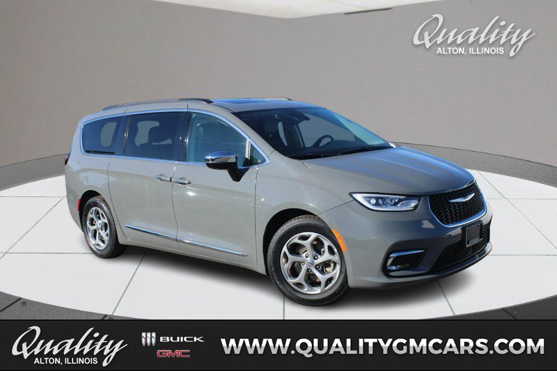 Used 2023 Chrysler Pacifica Limited image 1