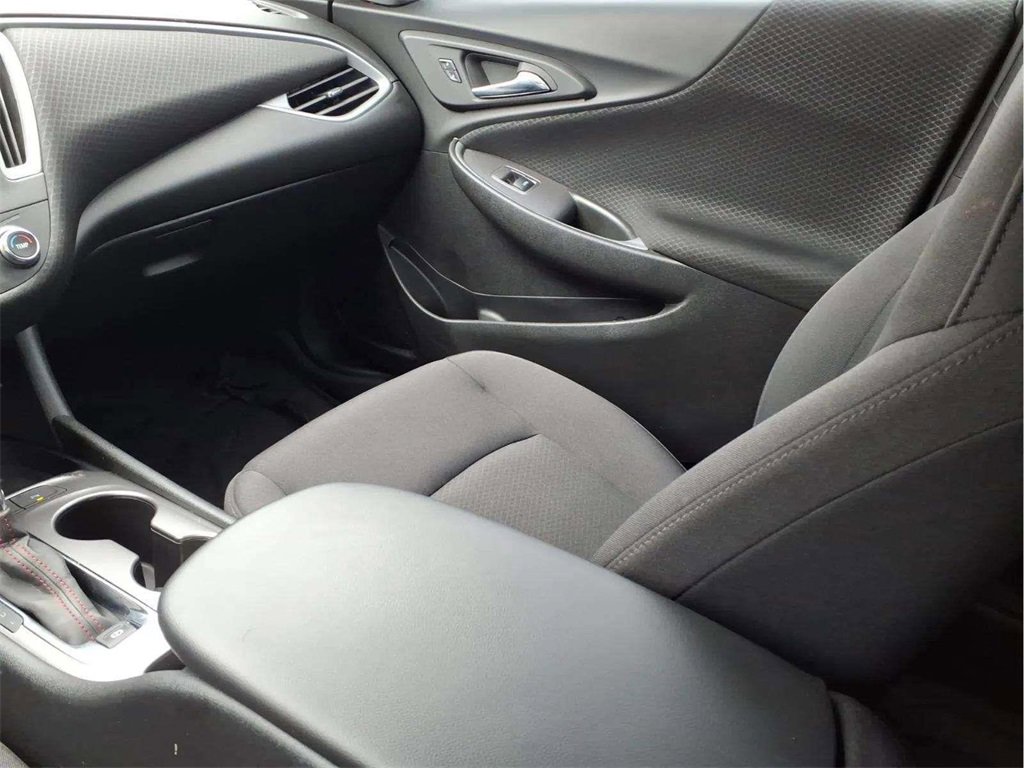 Used 2025 Chevrolet Malibu RS w/ LPO, Floor Liner Package image 12