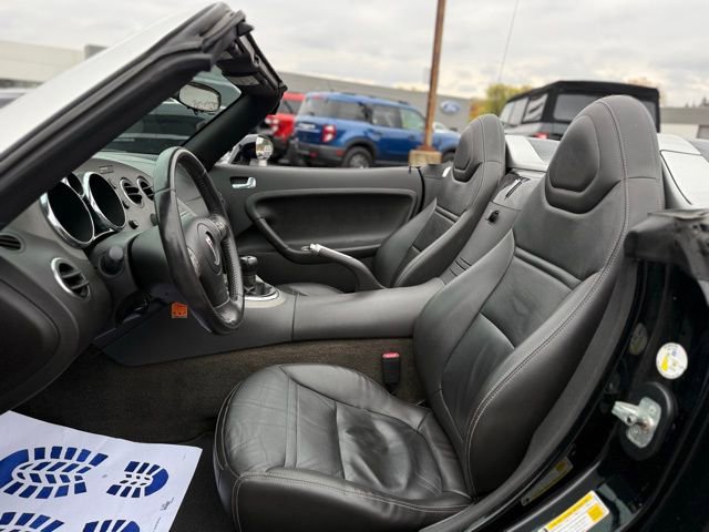 Used 2006 Pontiac Solstice Convertible w/ Premium Package image 2