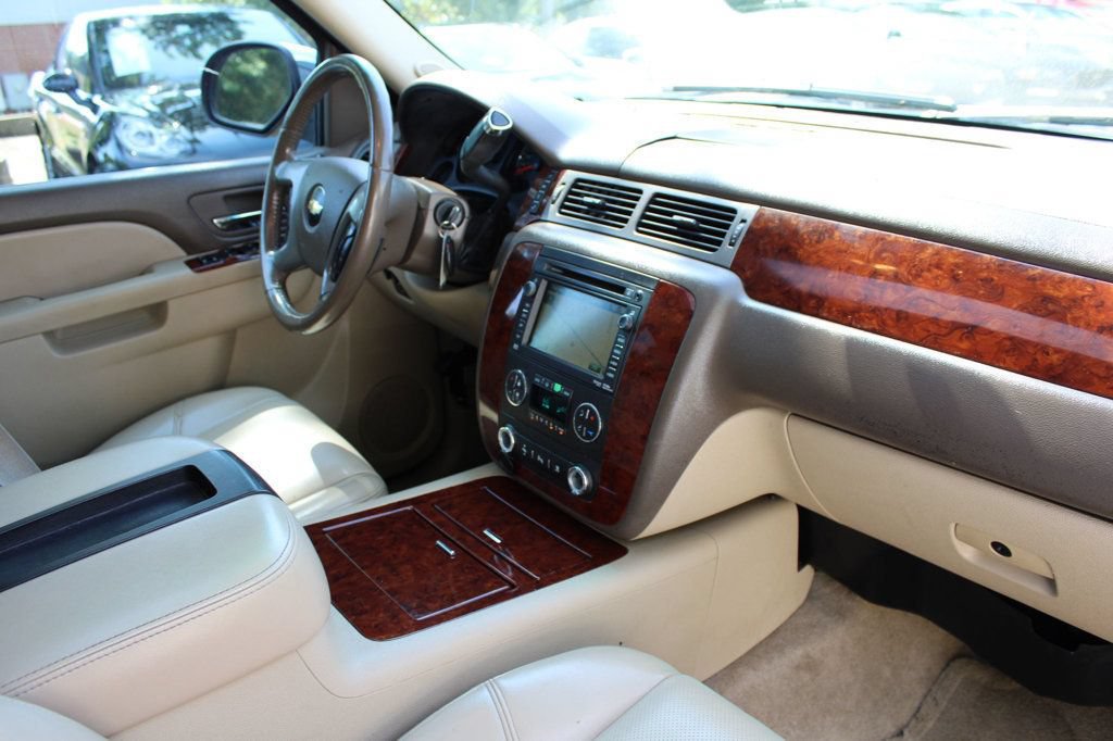 Used 2011 Chevrolet Suburban LTZ RWD image 41