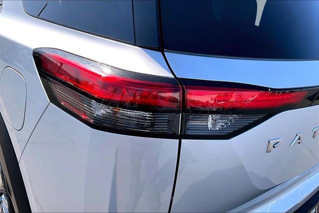 Certified 2024 Nissan Pathfinder SV FWD image 22