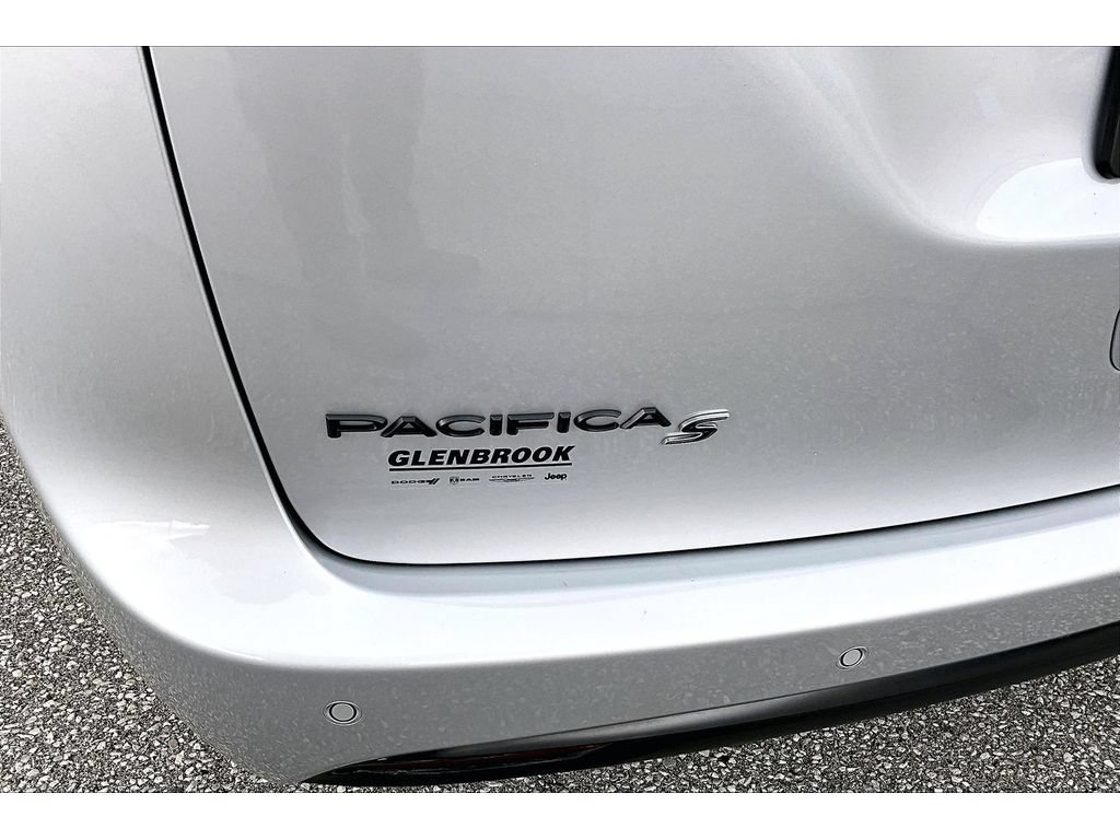 Used 2026 Chrysler Pacifica Premium FWD image 11