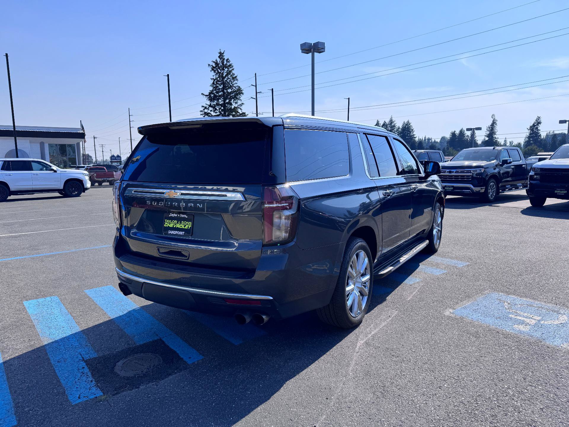 Used 2021 Chevrolet Suburban High Country AWD/4WD image 7
