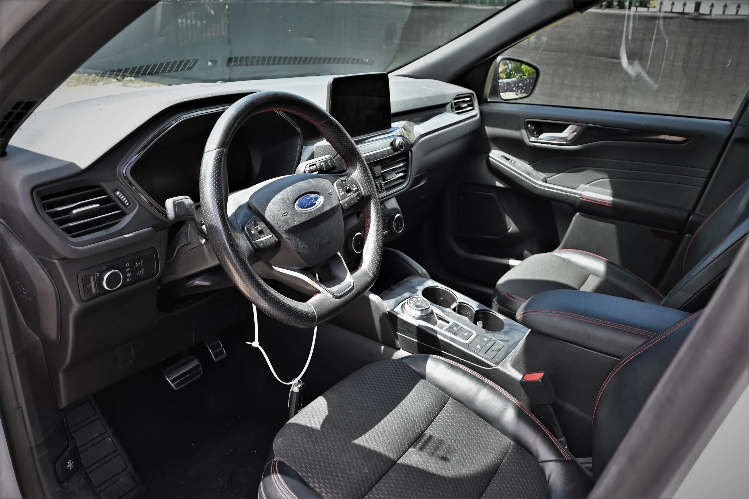 Used 2023 Ford Escape ST-Line w/ Cold Weather Package FWD image 11