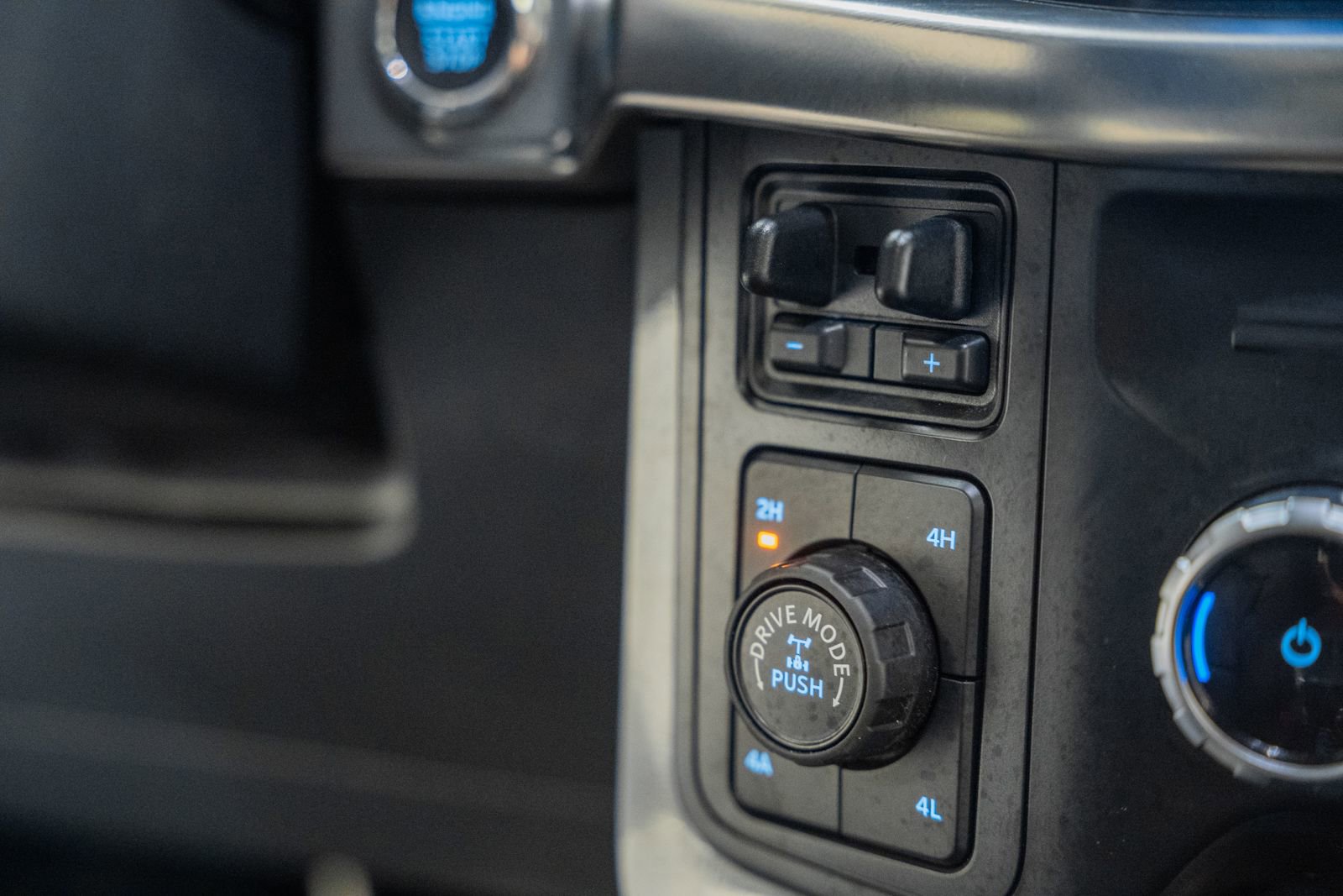 Certified 2023 Ford F150 Lariat w/ Equipment Group 502A High image 34