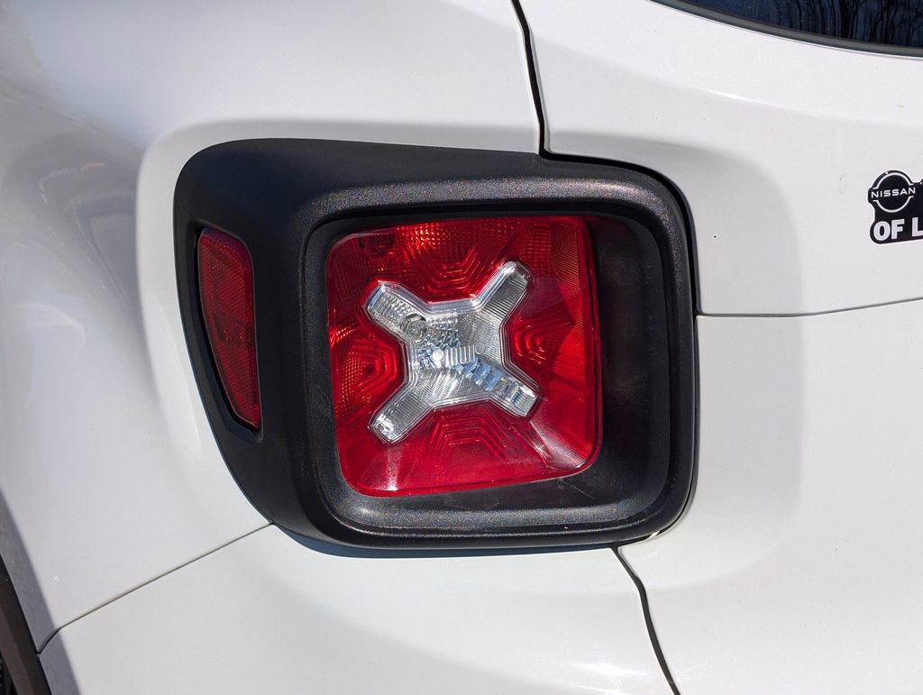 Used 2020 Jeep Renegade Latitude image 12