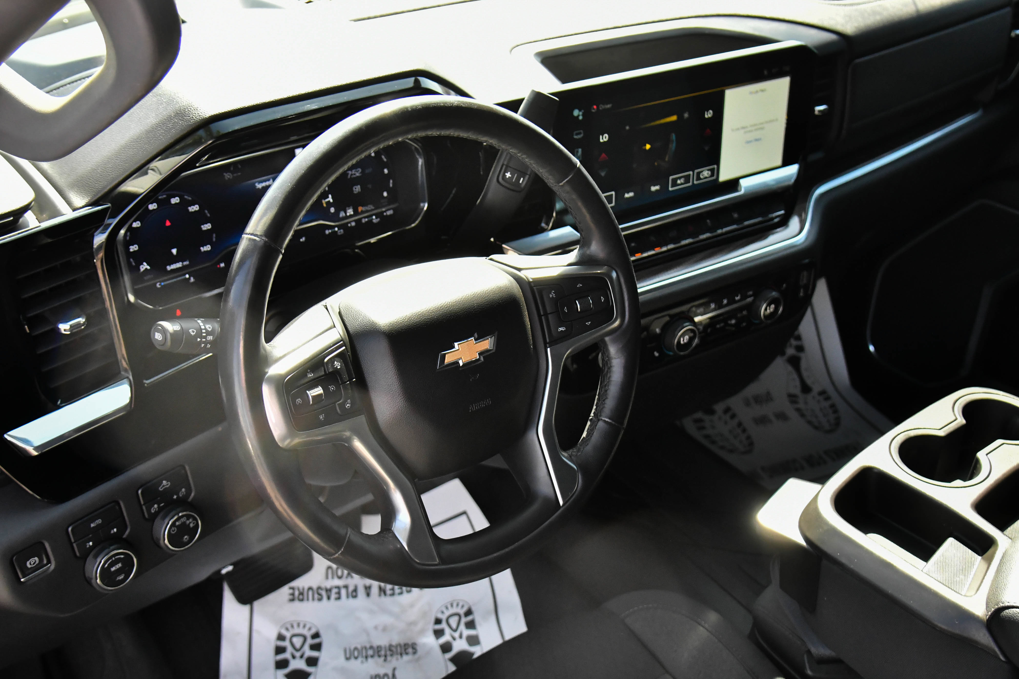 Used 2022 Chevrolet Silverado 1500 LT AWD/4WD image 14
