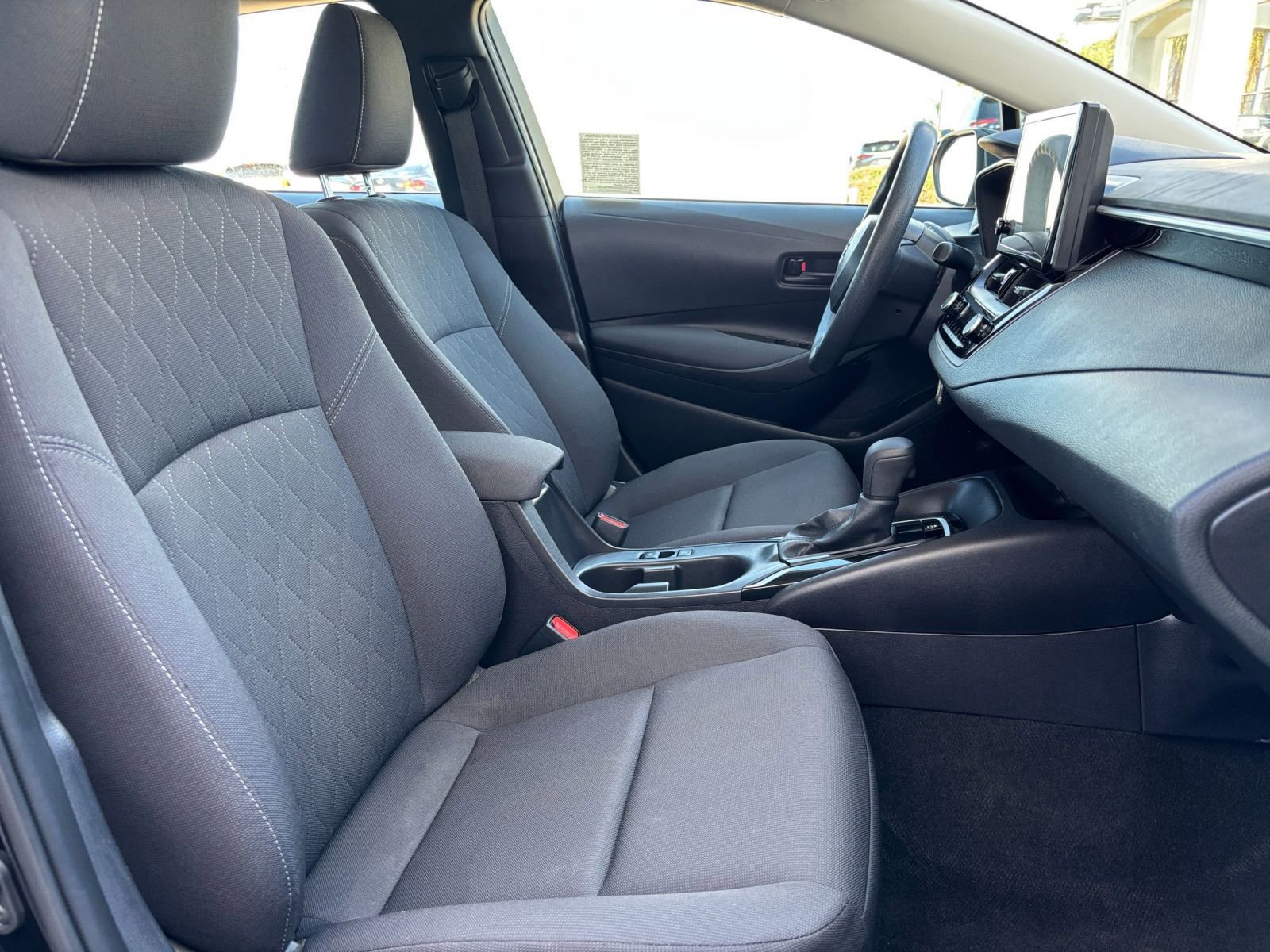 Used 2025 Toyota Corolla LE image 34