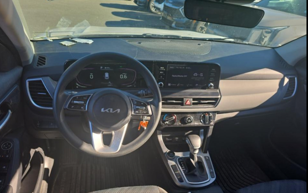 Used 2024 Kia Seltos LX AWD/4WD image 7