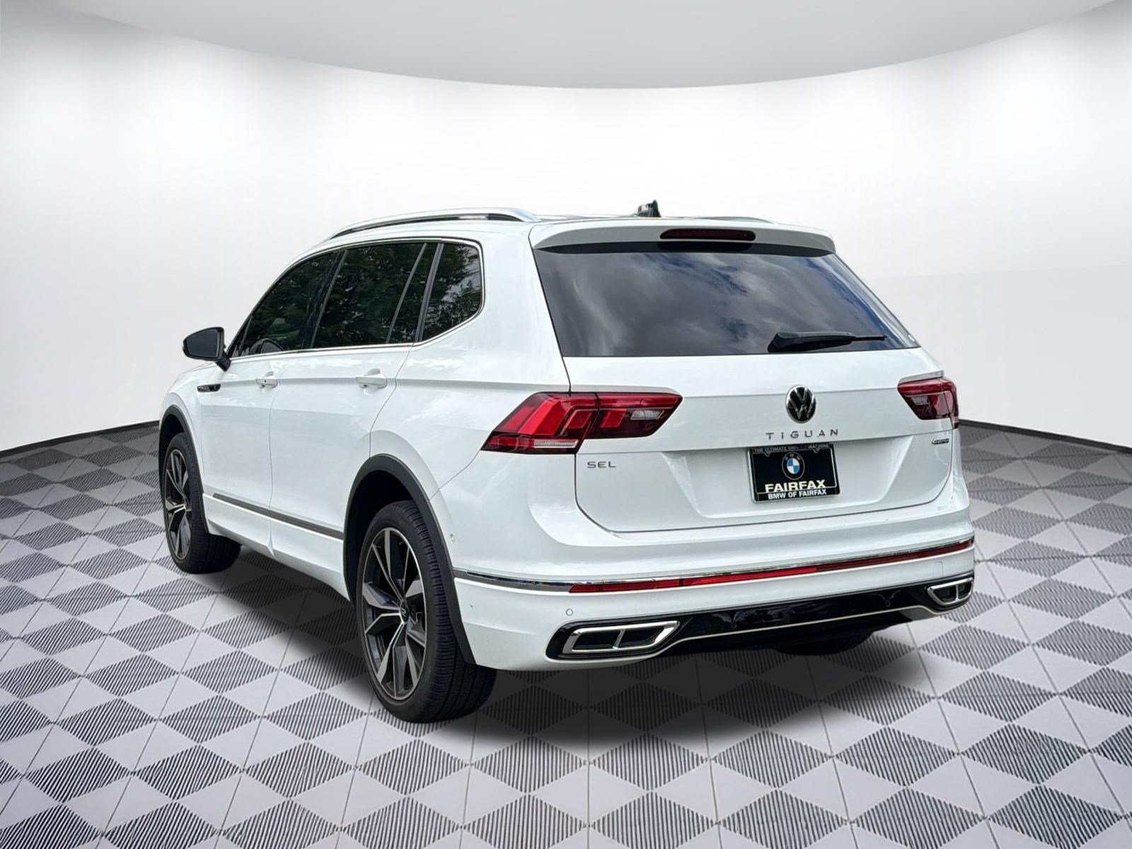 Used 2024 Volkswagen Tiguan SEL R-Line AWD/4WD image 3