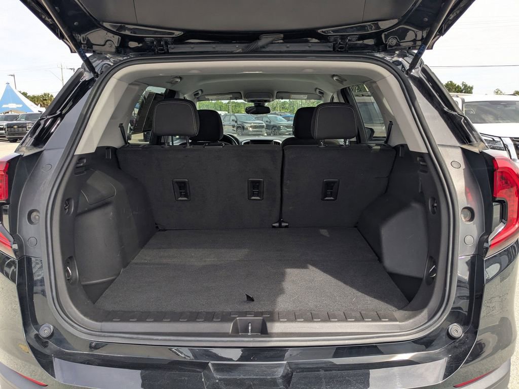 Used 2024 GMC Terrain SLE FWD image 12