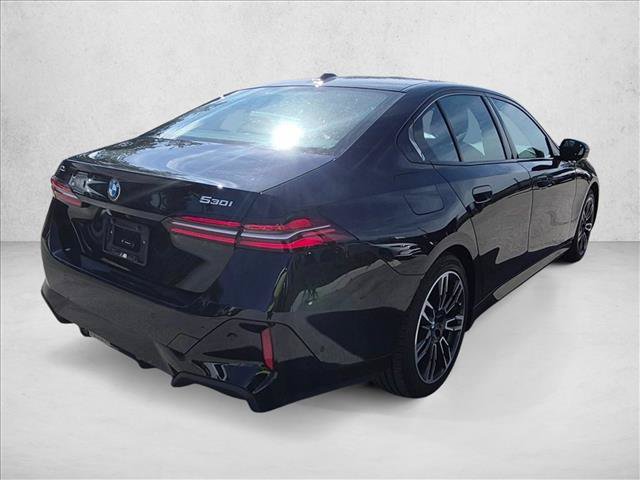 Used 2025 BMW 530i w/ M Sport Package RWD image 4