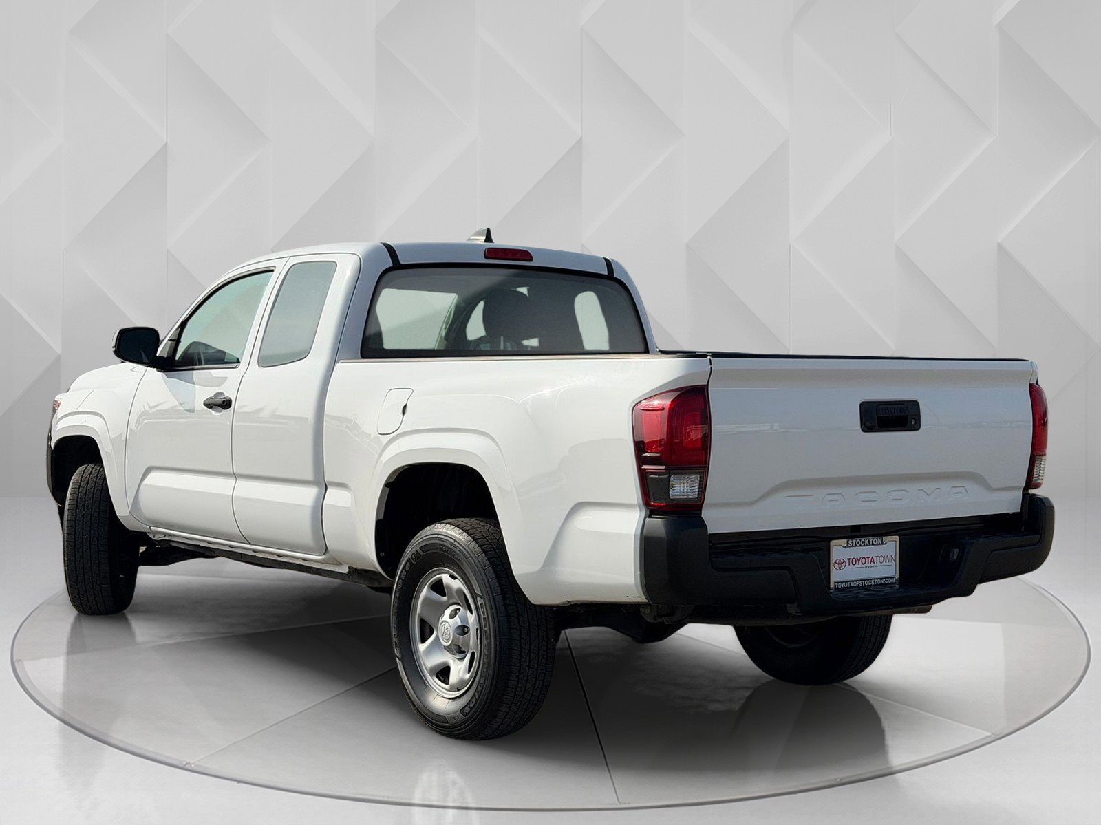 Used 2022 Toyota Tacoma SR image 3