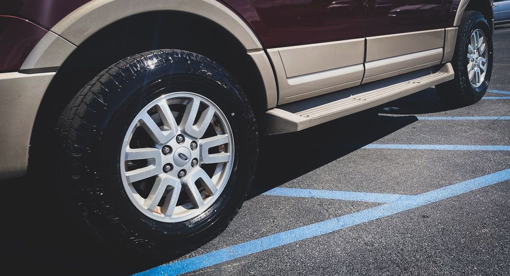 Used 2012 Ford Expedition XLT AWD/4WD image 30